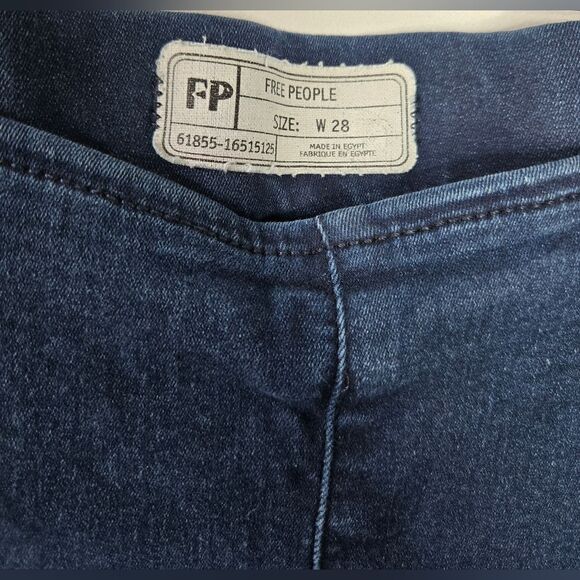 Free People Women's Pull-on Stretch Blue Jeans Distressed Hems Size 28 - Picture 7 of 11